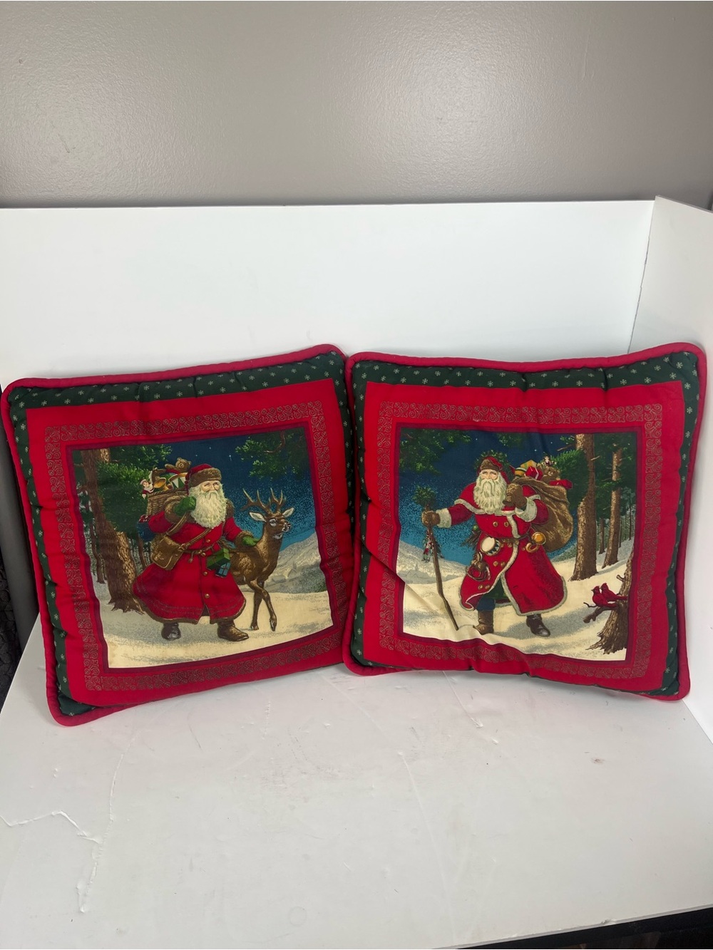 Vintage Riverdale Santa Accent Pillow Set with Holiday Scene